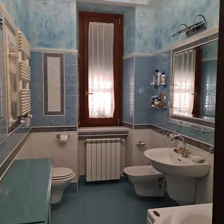 Deluxe Centrale, *